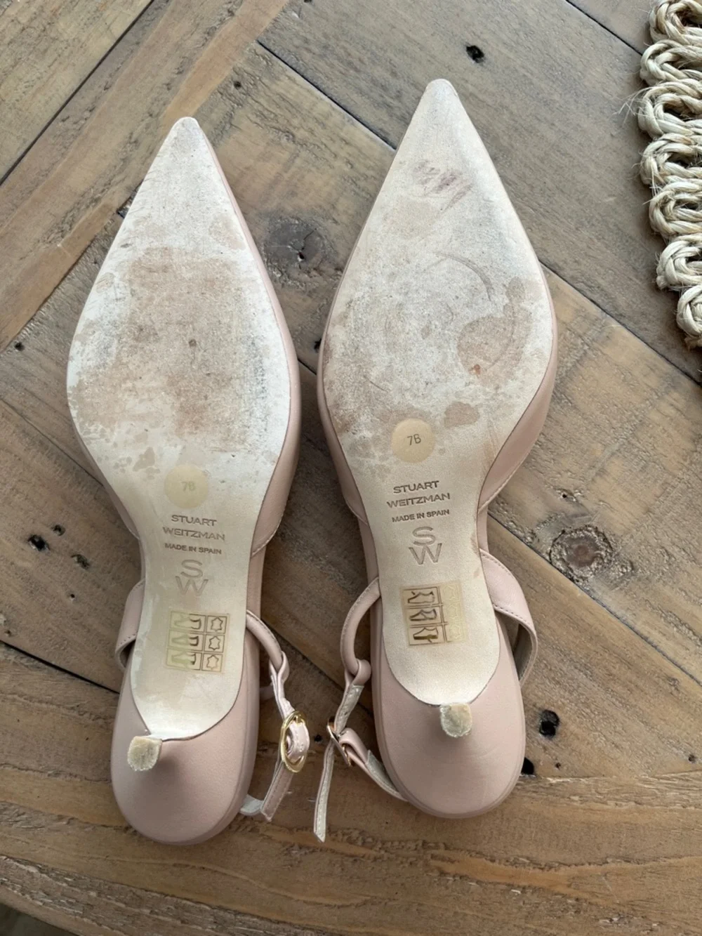 Stuart Weitzman Beige/Blush Pointed-Toe Women’s Slingback Kitten Heels with Bow. - Picture 5 of 6